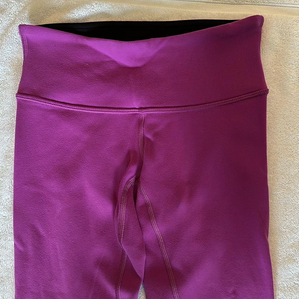 Lululemon reversible cropped legging. Magenta and Black. Size 2